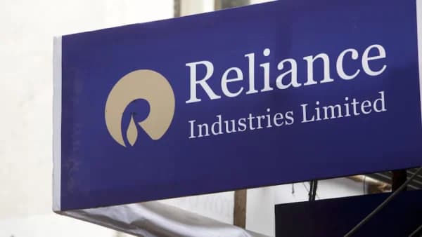 Reliance Stock Crashes to 52-Week Low, ₹56,000 Crore Wiped Out – Major Blow to 36 Lakh Investors
