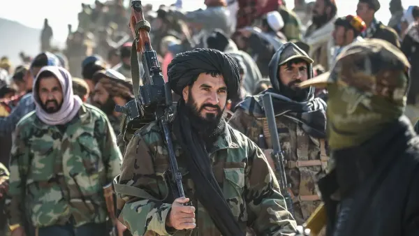 Taliban Defies Pakistan Army! Builds Military Posts on Border, Munir’s Forces Stunned
