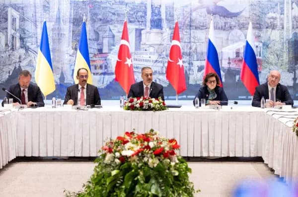 Russia, Ukraine Agree to Swap 1000 POWs as Peace Talks Stall in Istanbul