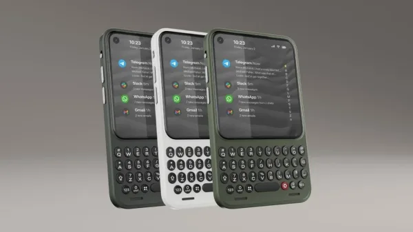 Clicks launches Communicator secondary phone with BlackBerry-style design